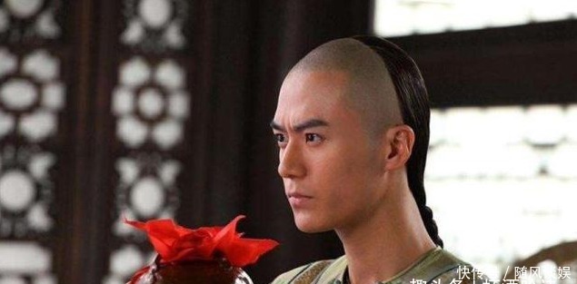 宠爱|他是康熙的老来子,不仅受到父皇宠爱,剩下的皇帝也都善待他