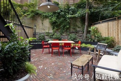 红砖|院子铺红砖不急着打水泥,先铺一层钢丝网,施工快速,2小时完工