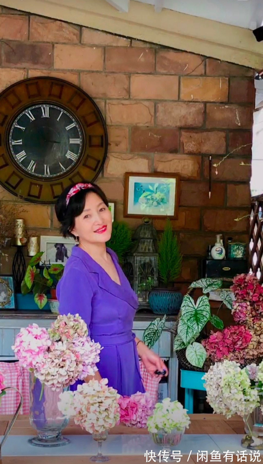 女性|优雅和年龄无关,50岁阿姨的穿搭简约又气质,妈妈们这样穿真好看