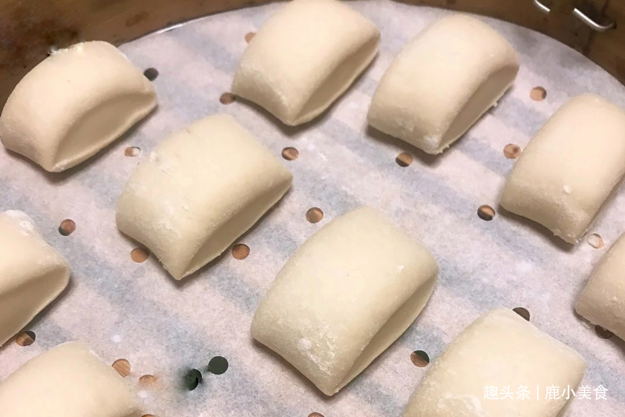 馒头不够蓬松还开裂和面时多加2料,馒头个个蓬松暄软,真好吃