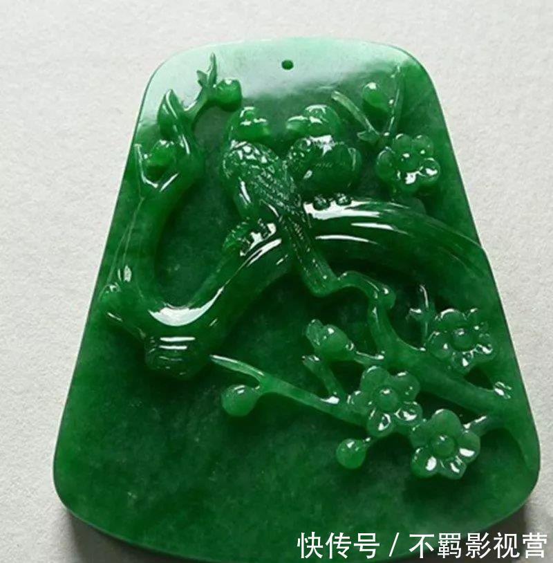 放置3年无人看上的原石,姑娘自信拿下,开窗爆满色,切开后呆了