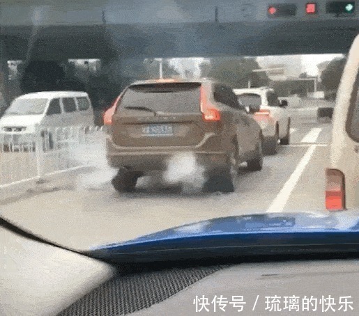 |幽默冷笑话:我们在一起三年,她讨厌我玩手机