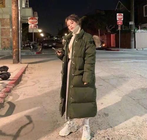 羊羔绒|真正时髦的女人，少穿“卫衣牛仔裤”，这样搭配才洋气