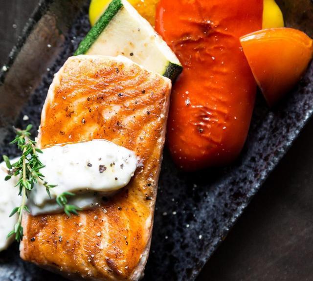 基础代谢|欧美女性不全是夸张体型,90后模特,恰如其分的曲线符合国人审美