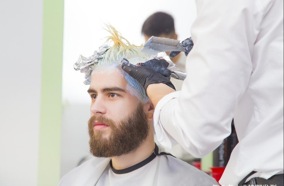 身体|频繁“染发”伤害身体吗?结果可能跟你想的不一样,但肯定伤头发