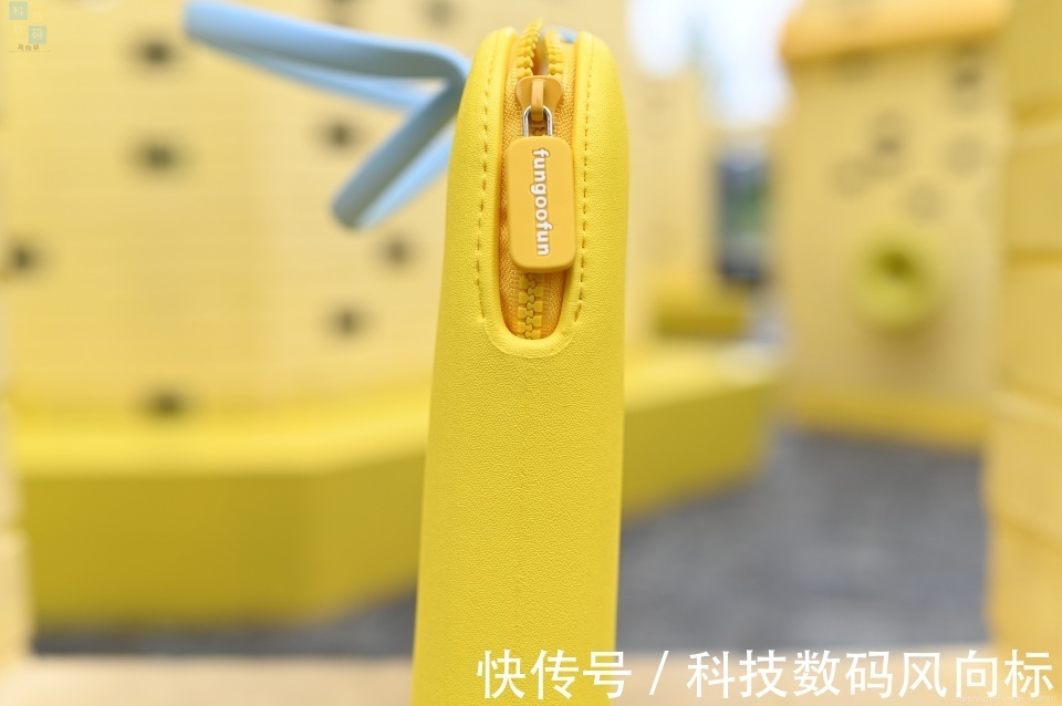 ev时尚轻便的电脑包，做工手感都不错，梵高范轻潮电脑包上手