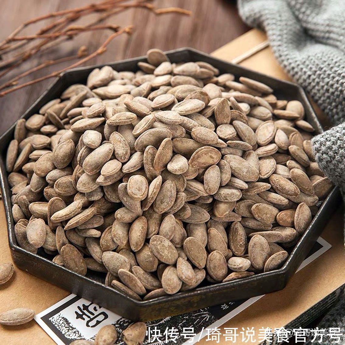 建议中老年人:别舍不得花钱!这种小零食,每天吃一小把,气色好