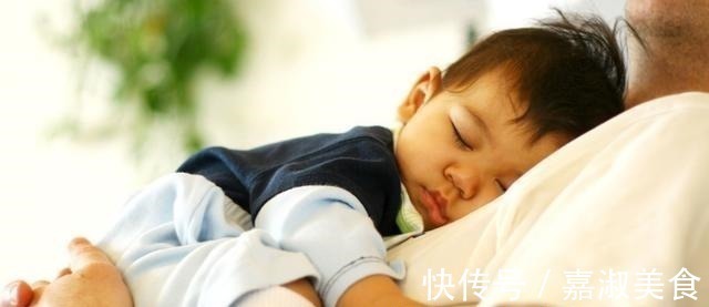 亲子活动|这种“哄睡方式”易伤到孩子大脑,很多父母还在做,受罪的是孩子