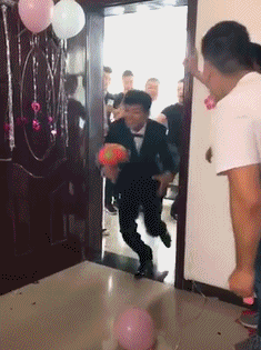 |搞笑GIF:无法直视,是男是女傻傻分不清了