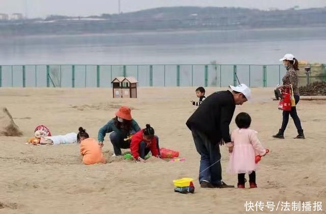 「文明旅游」爱护景区环境 垃圾不落地