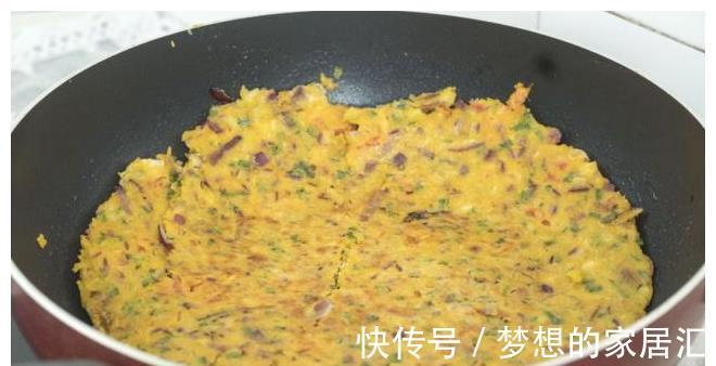 玉米面饼|零失败的懒人玉米饼配方,加个西红柿,美味营养,越吃越香