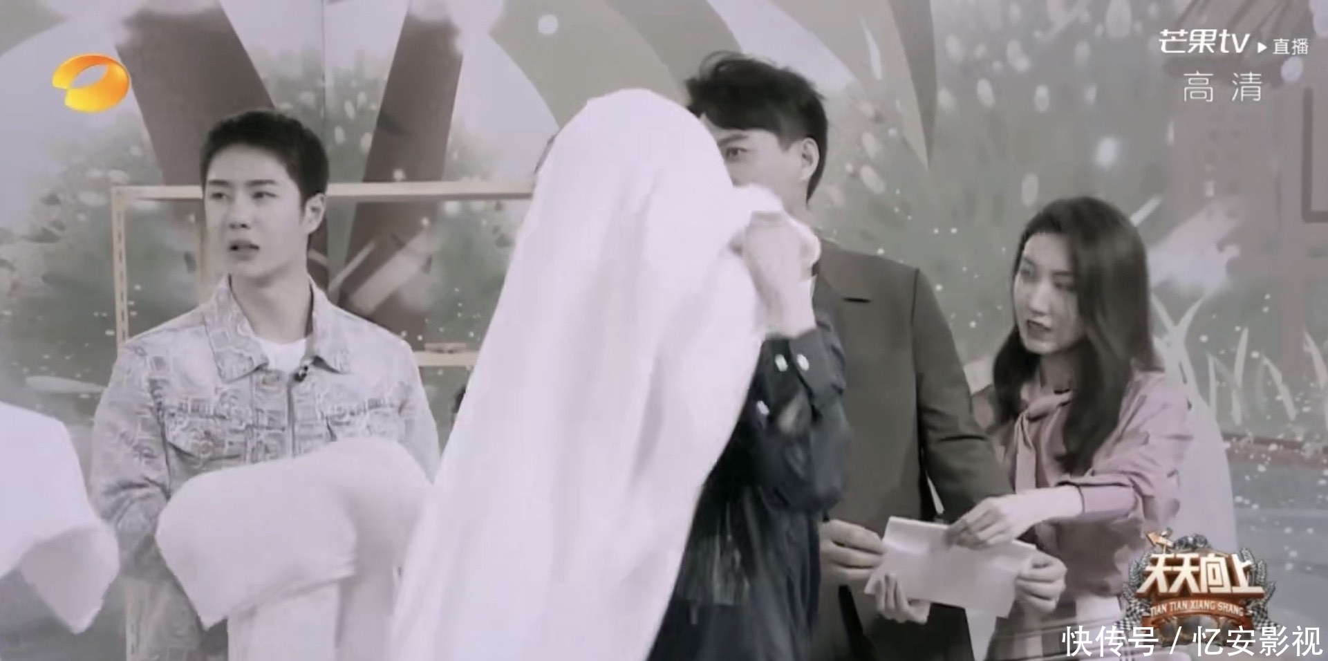 天天向上|汪涵:王一博最开始叫我涵爸,私下里一博经常跟导演们追着玩