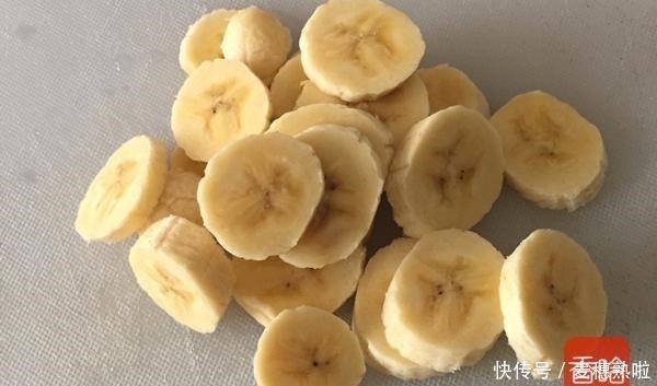 平底锅|香蕉不要直接吃，加上鸡蛋这样做，当点心吃着超级香