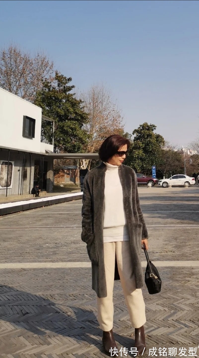 女性|不装嫩不做作,烟管裤+短靴显瘦又优雅,这才是老年人该有的穿搭