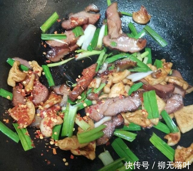 萝卜干炒腊肉,香辣咸香,开胃下饭