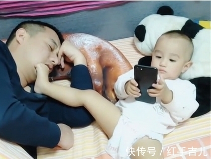 爸爸|谁说爸爸不会带娃，生个“小情人”试试看，这味道酸爽不