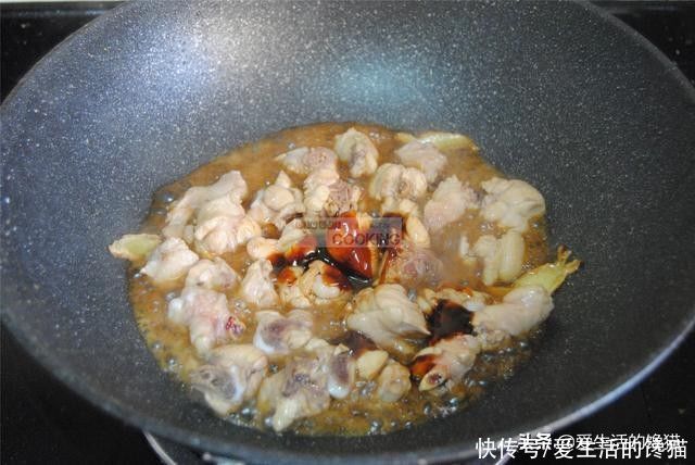  广西人爱吃这道菜，家常美味，素菜比肉抢手，炒一盘味道绝不失望