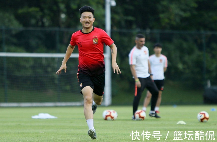 征召|国足征召52人,其中首发8人已经内定,李霄鹏装腔作势不可取