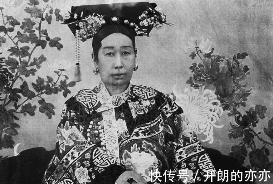 礼仪 清朝富婆对头发有多宝贝发型讲究,洗发复杂,剪发还要挑日子