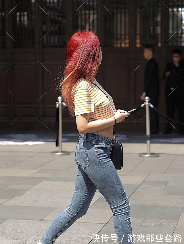 搭配 条纹T恤搭配低腰牛仔裤,修身又显瘦,更适合身材微胖的女生!