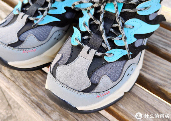 复古风 智趣测评 篇三百二十五:小米有品新上的老爹鞋测评,自带电加热,炫酷还保暖