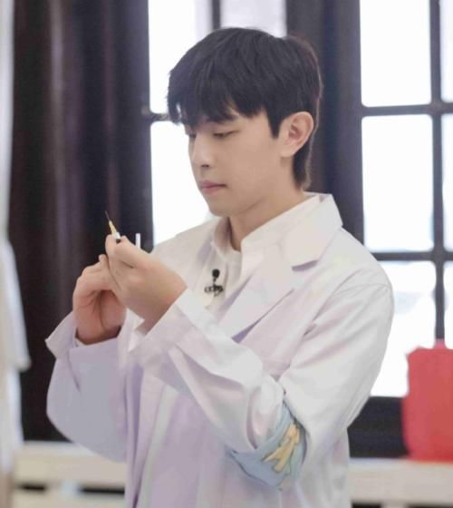 好好学习|《密逃》绝密医院迟迟未播,网友在线卑微,恳求不要删减