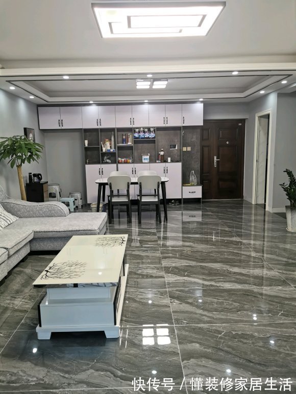 阳台|新房已入住，144平不含家具花了10万，后悔主卧阳台通铺木地板