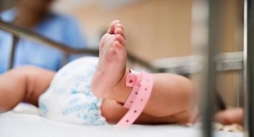 宝妈顺利生娃,时隔7个小时男宝变女宝,鉴定