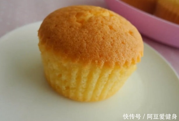 一滴水|最简单蛋糕做法一搅一拌两步出锅,不加一滴水和油,全家抢着吃