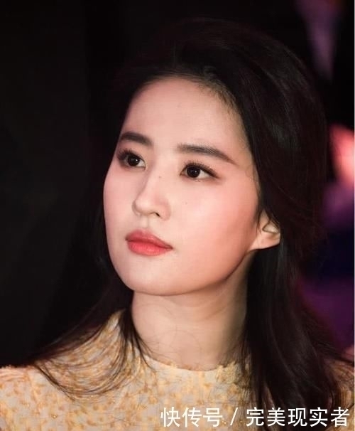 迪丽热巴|脸上有这4个特征的女生,很容易招直男喜欢,快快看你有没有