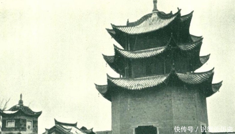 1903年云南昭通老建筑照片，昭通黑神庙、魁星阁与大水井牌坊