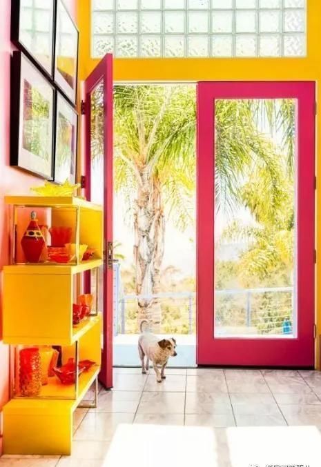 色彩|美国艺术家把自家改造成彩虹屋这色彩,意外的辣眼好看啊