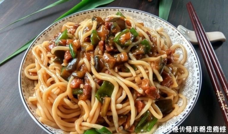 我国“最好吃”的5碗面,南方2碗,北方2碗,最后1碗出乎意料