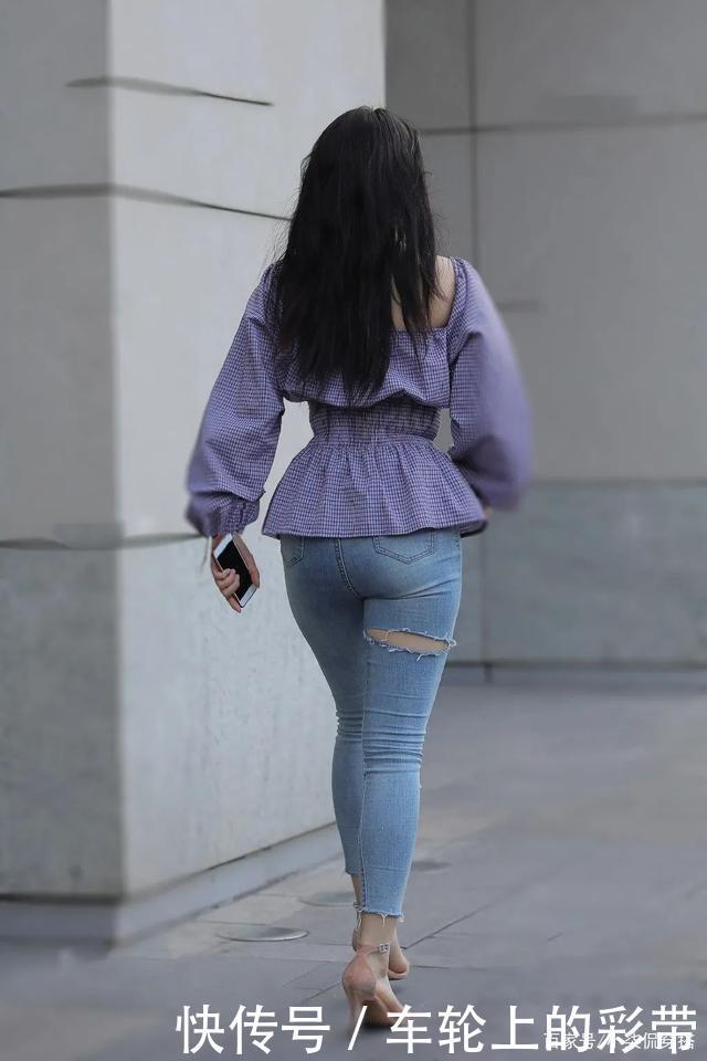 时髦|40岁女士别穿太“俗”,偶尔体验一下破洞裤,也会让人刮目相看!