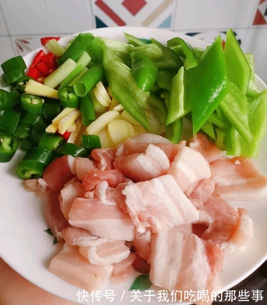 干锅|干锅土豆片，想做出“饭店味”，酱料很关键，厨师长教你秘制做法