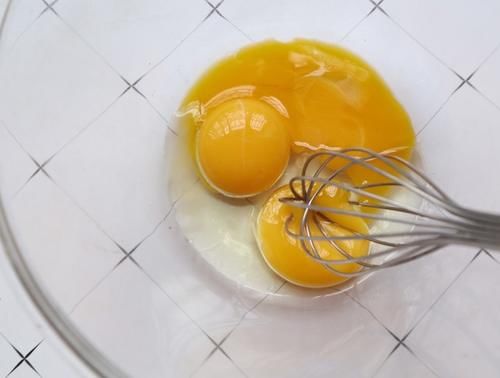 1碗糯米粉，2个鸡蛋，不分高低筋面粉，就能轻松做杯子蛋糕