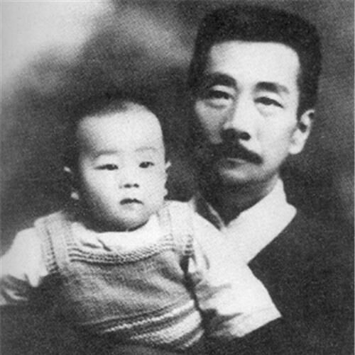 儿子|鲁迅有一个儿子四个孙,在鲁迅先生的光环下,他们都有什么成就呢