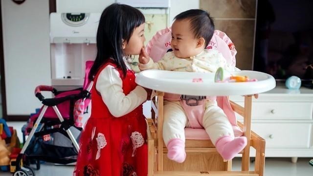 避之不及|“若不限生育,你准备生几个娃?”90后的答案,现实又扎心