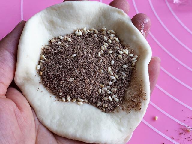 红糖饼|天冷就想吃此饼,外皮酥软内里香甜,孩子吃一次就念念不忘