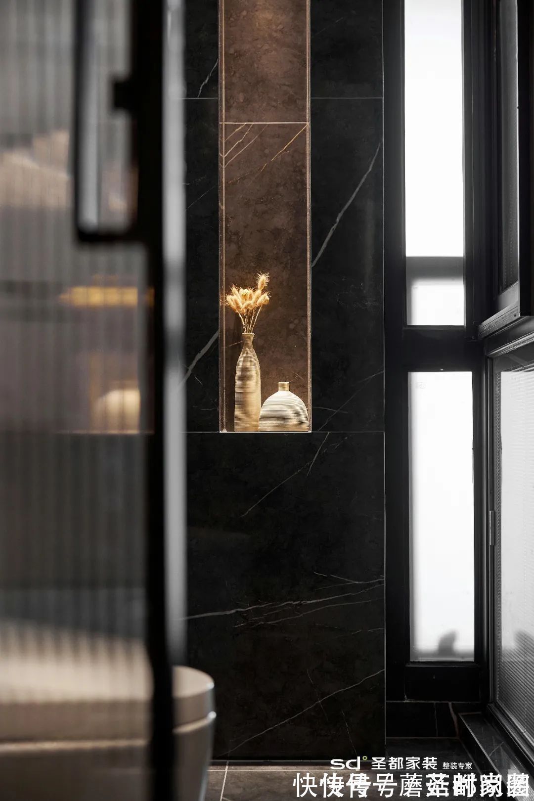 木饰面|独居是一个人的狂欢:93㎡三室两厅家装阳台爆改休闲区