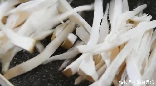 蘑菇做出肉的味道，Q弹爽滑，香辣可口，一口一口停不下来