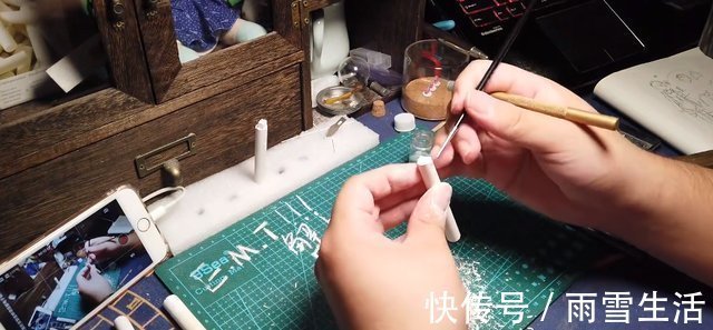 粉筆|手辦界最小手辦?用粉筆制成,比指甲蓋還小,關節能自由轉動!