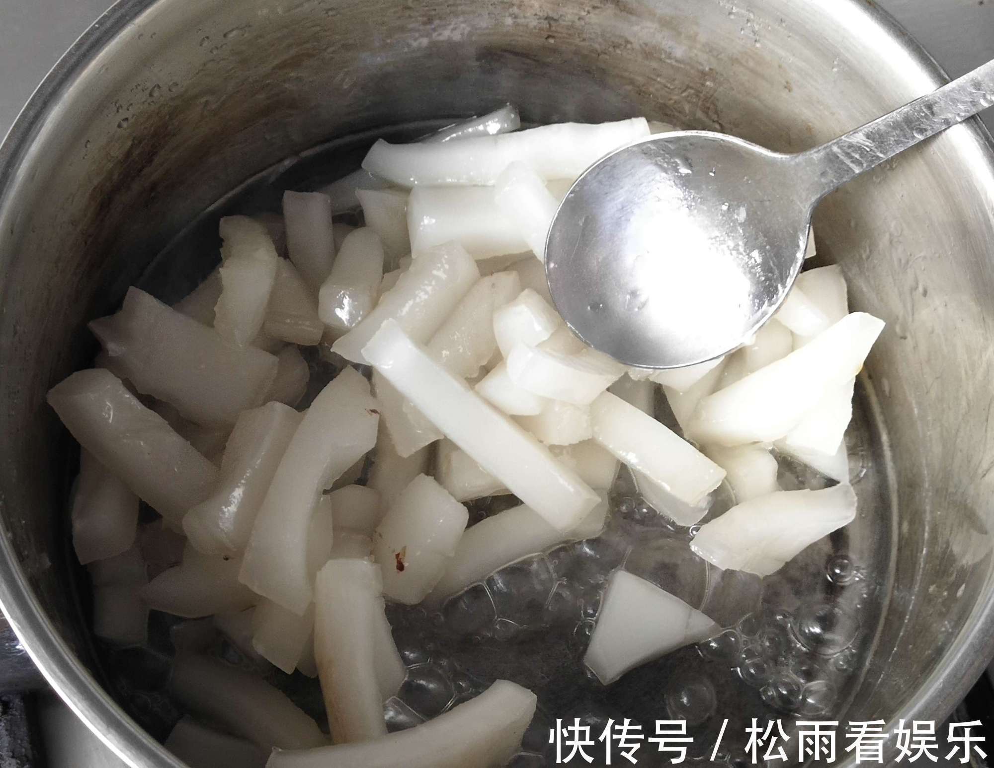 椰子|它是“维C之王”,皮肤黑要多吃,抑制黑色素形成,扔掉太可惜