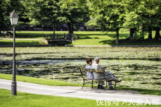 预防|?特发性震颤早期有什么表现，怎么预防？