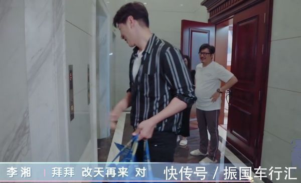 爸爸去哪儿|张亮去王岳伦家里做客,做了一桌菜,李湘用高脚杯喝矿泉水?