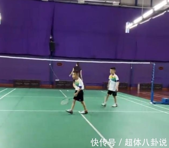 谌龙|李宗伟晒萌娃打双打视频!球迷在线喊话林丹:加油!再生一个