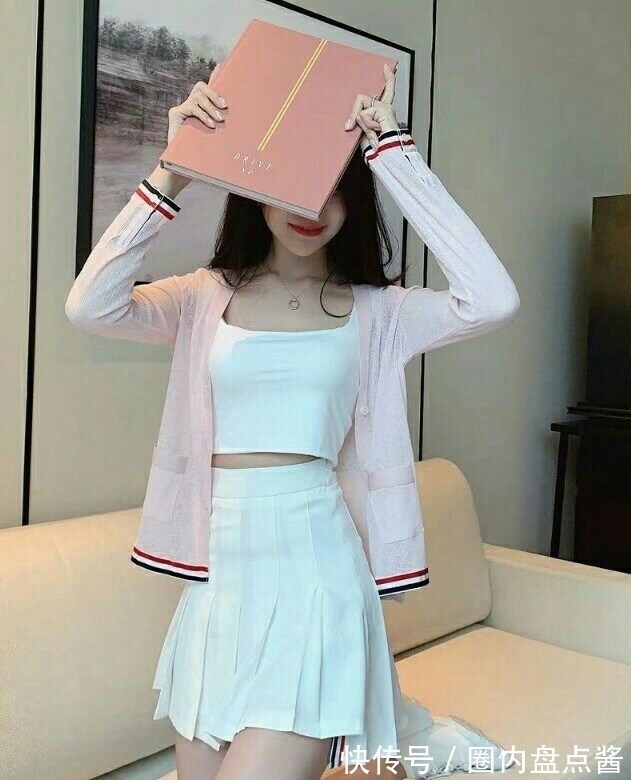 内衬 清新学院风,开衫搭配吊带短裙,低调不张扬