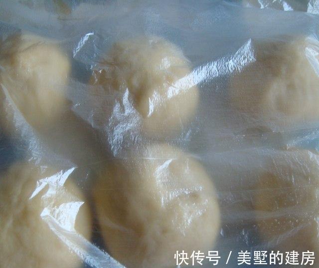 接头处|牛奶排包的详细做法，香软好吃，营养丰富，味道棒极了