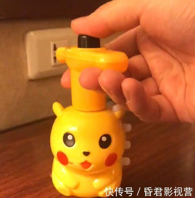 诡异|童年崩坏!诡异山寨玩具大集合!皮卡丘跳舞似魔鬼的步伐