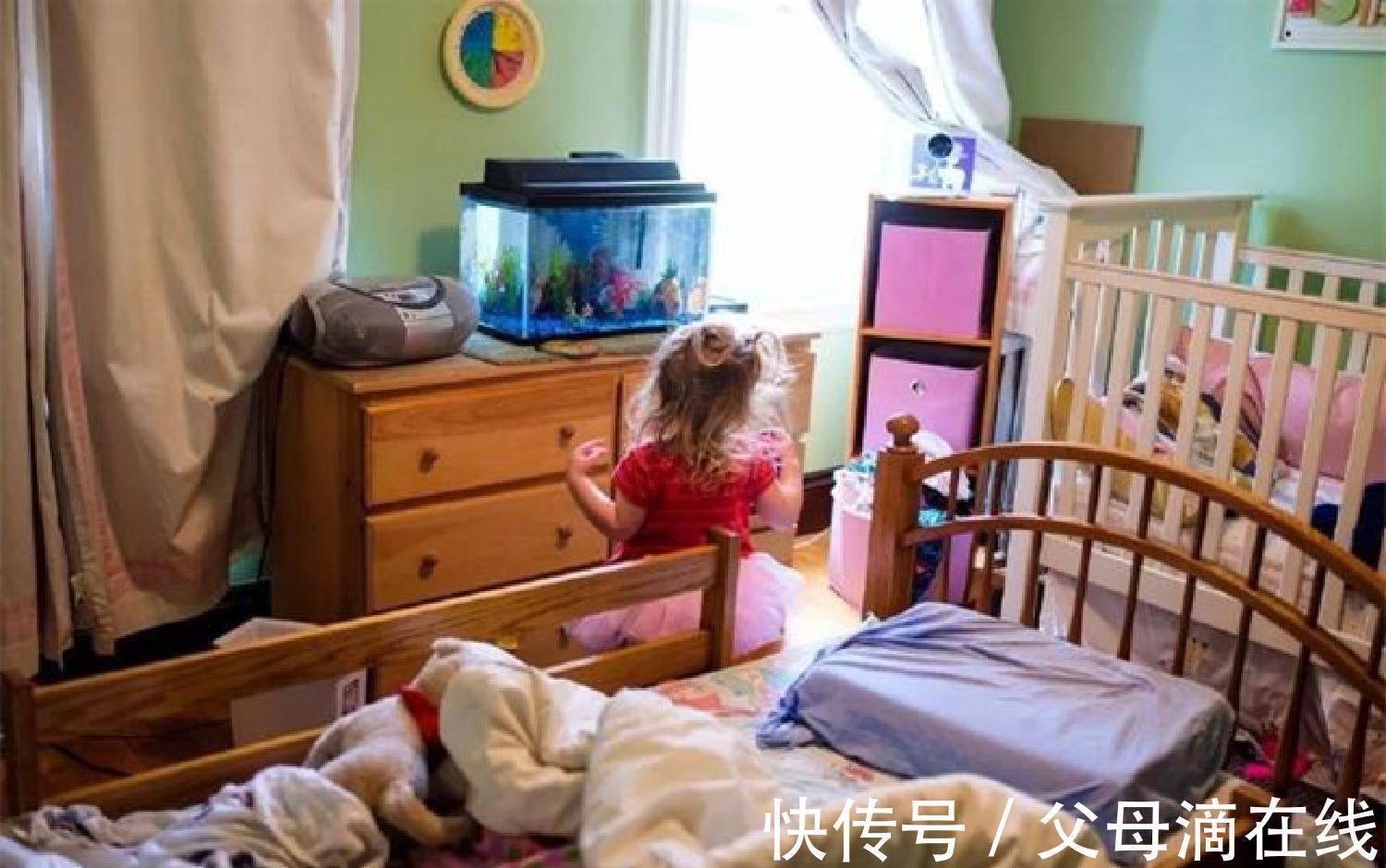 小男孩$10岁男孩随妈妈旅游,一眼找出博物馆的错误,又一个别人家的孩子